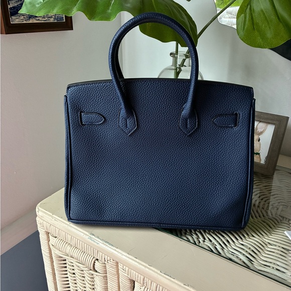 Elegant Navy Blue Handbag with Gold Accents wirkin style - Picture 3 of 7